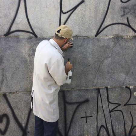 Monumentos da Praça de 19 de Dezembro têm nova ação de despiche 